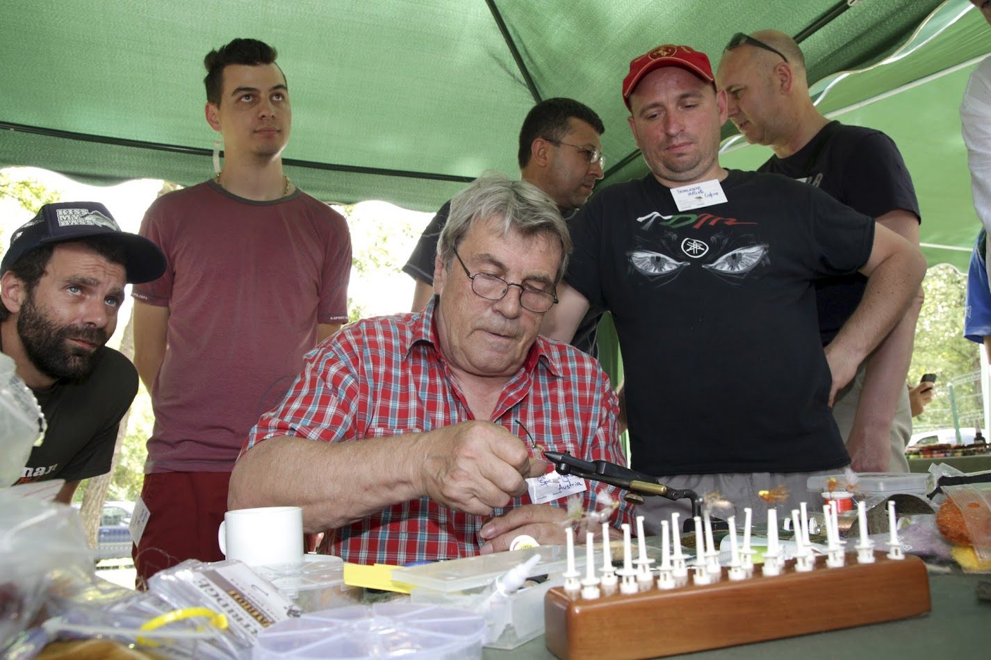 Връзване на изкуствени мухи - Роман Мозер
