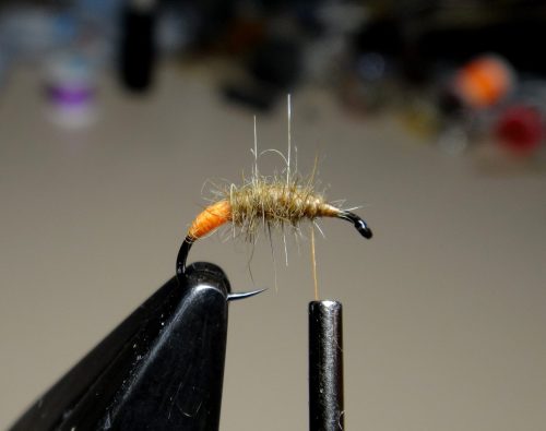 caddis-parachute-hot-but-02