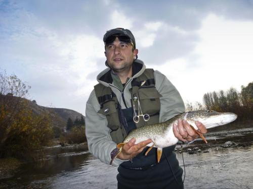 good-pike-iantra-river-05