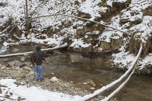 ice-fly-fishing-in-mountain-12