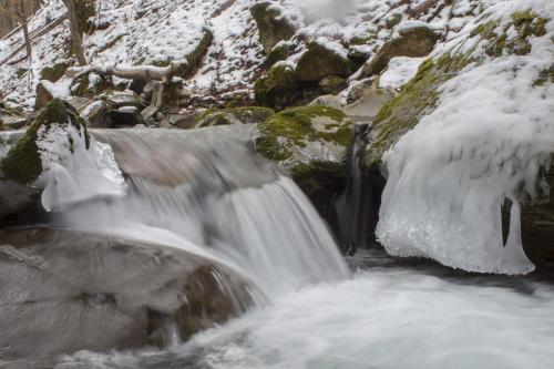 ice-fly-fishing-in-mountain-14