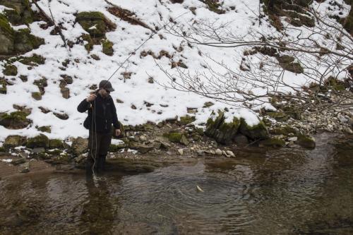 ice-fly-fishing-in-mountain-32