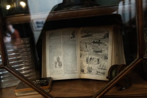 Стари книги за мухарски риболов в Kylemore Abbey