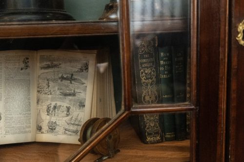 Стари книги за мухарски риболов в Kylemore Abbey