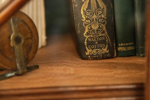 Стари книги за мухарски риболов в Kylemore Abbey